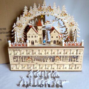 NEW 17” CHRISTMAS ADVENT CALENDAR LED LIGHT UP LASER CUT VILLAGE SCENE + BONUS